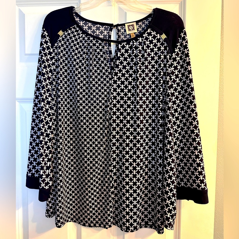 Anne Klein navy blue and White Boxy 3/4 Sleeve Blouse gold detail - Picture 3 of 8